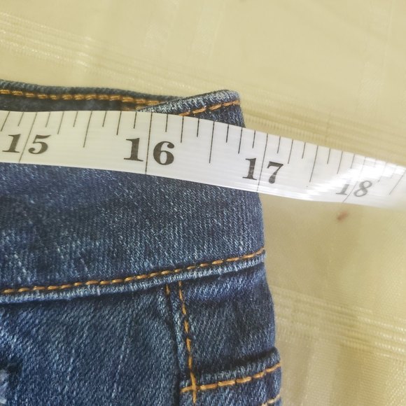 𝅺AEROPOSTALE distressed stretch medium wash denim Bermuda size 10 - Picture 7 of 10